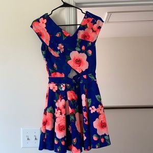 Windsor dress size L